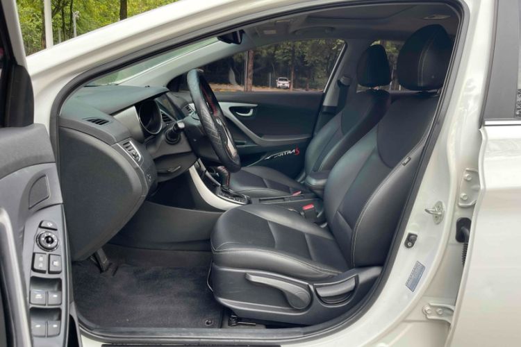 Used Hyundai Elantra 2015 1.6L Automatic Leading Model
