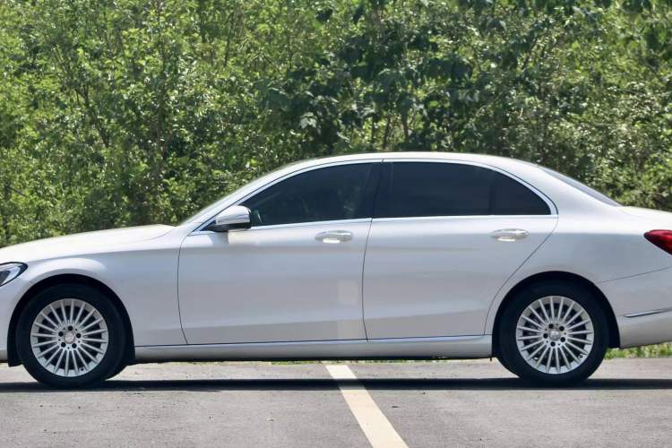 Used Mercedes-Benz C-Class 2015 C 200 L
