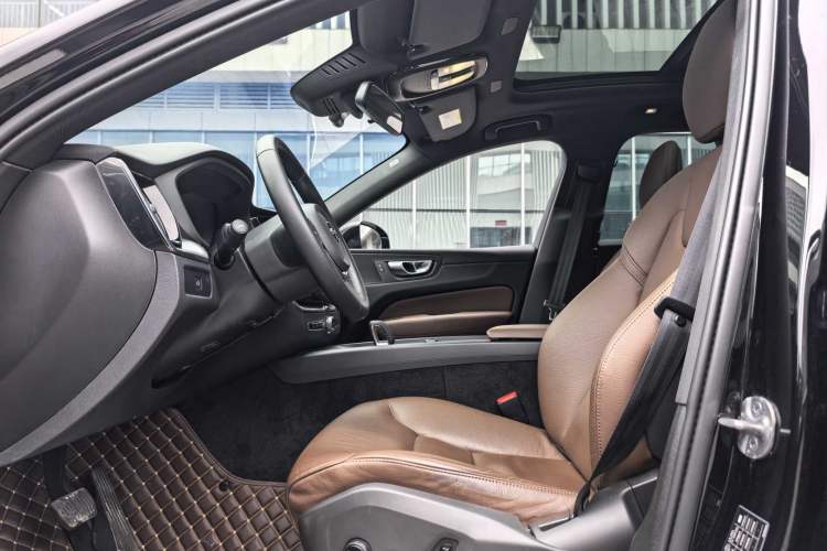 Used Volvo XC60 2025 B5 4x4 Smart Luxury Edition