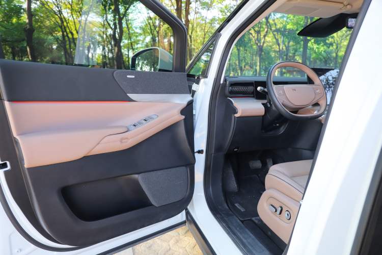 Used XPeng X9 2024 702 Ultra-Long Range Pro
