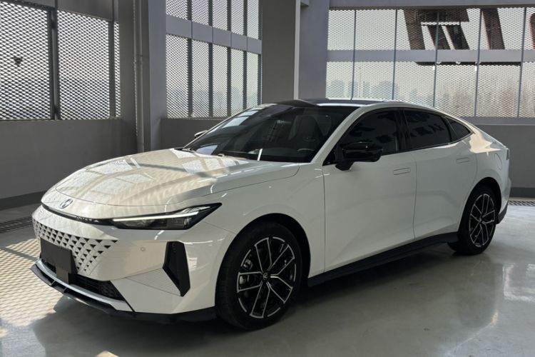 Used Changan UNI-V iDD 2024 Blue Whale Smart Electric iDD 136km Luxury Model
