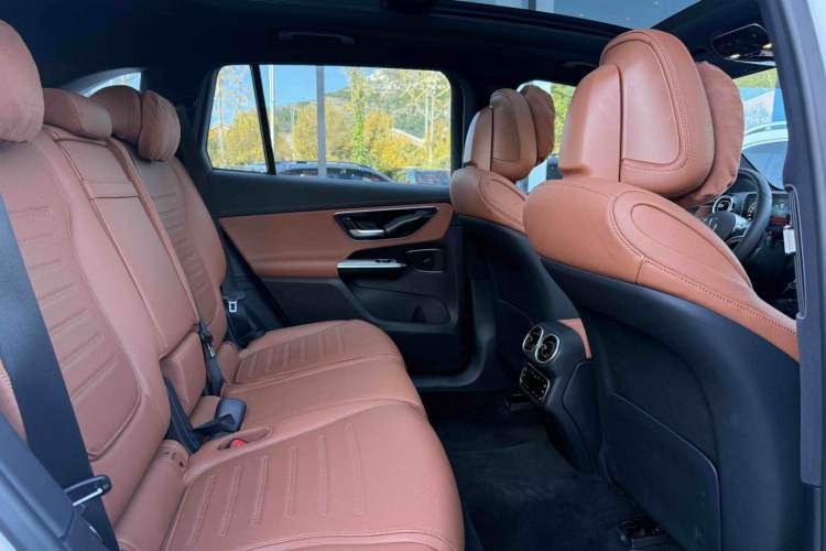 Used Mercedes-Benz GLC 2023 GLC 260 L 4MATIC Dynamic Edition 7-seater
