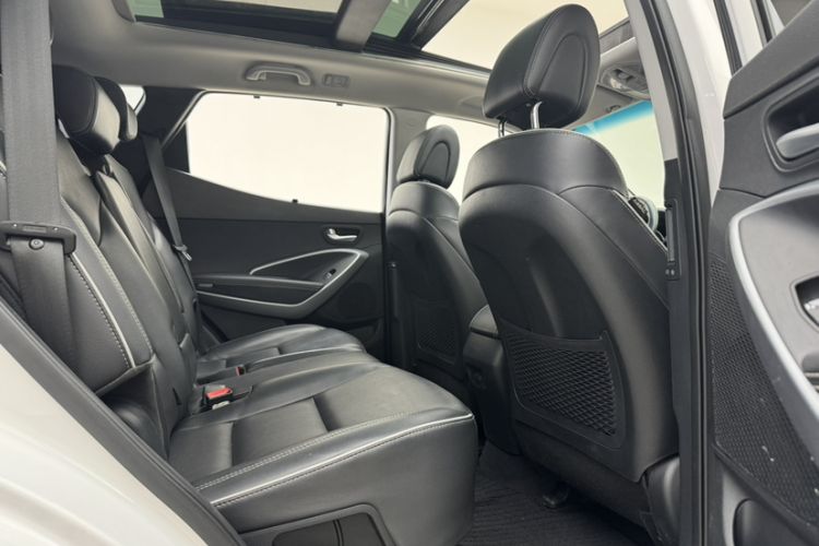 Used Hyundai Santa Fe 2017 2.4L Automatic Two-Wheel Drive Smart Version 5 Seats
