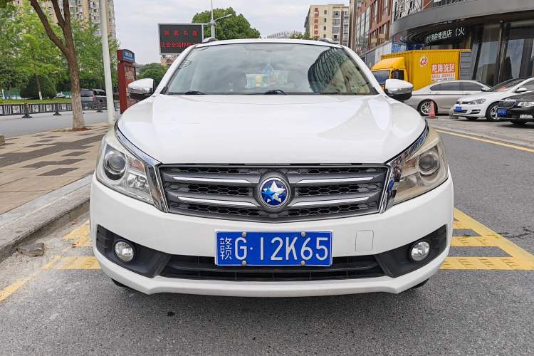 Used Venucia T70 2015 2.0L CVT Smart Edition
