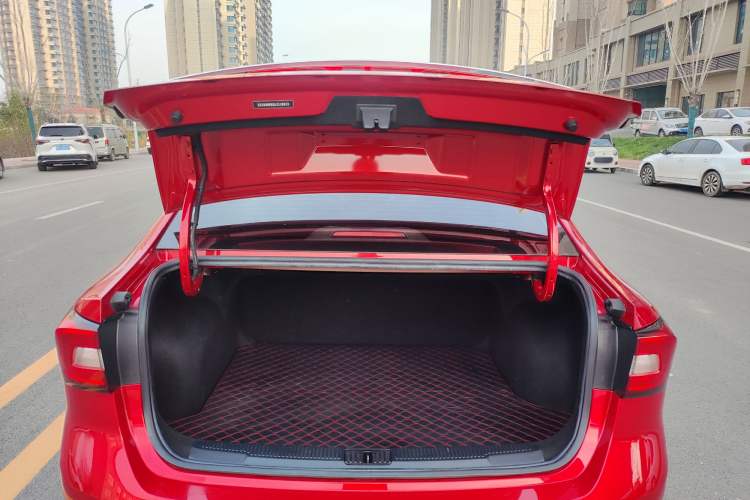 Used Roewe i5 2020 1.5L Automatic 4G Connect Luxury Flagship Edition
