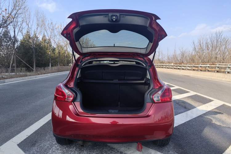 Used Nissan Tiida 2011 1.6L CVT Smart Version
