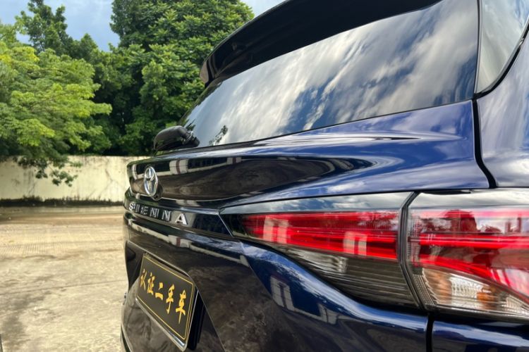 Used Toyota Sienna 2021 2.5L Hybrid Luxury Edition
