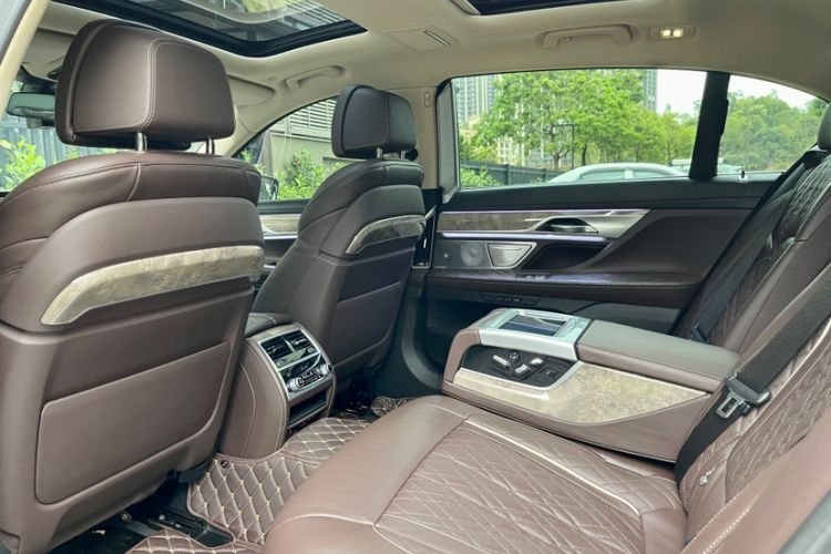 Used BMW 7 Series 2019 Restyled 740Li Leading Luxury Package
