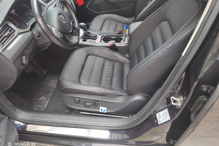 Used Volkswagen Passat 2017 280TSI DSG Luxury Edition
