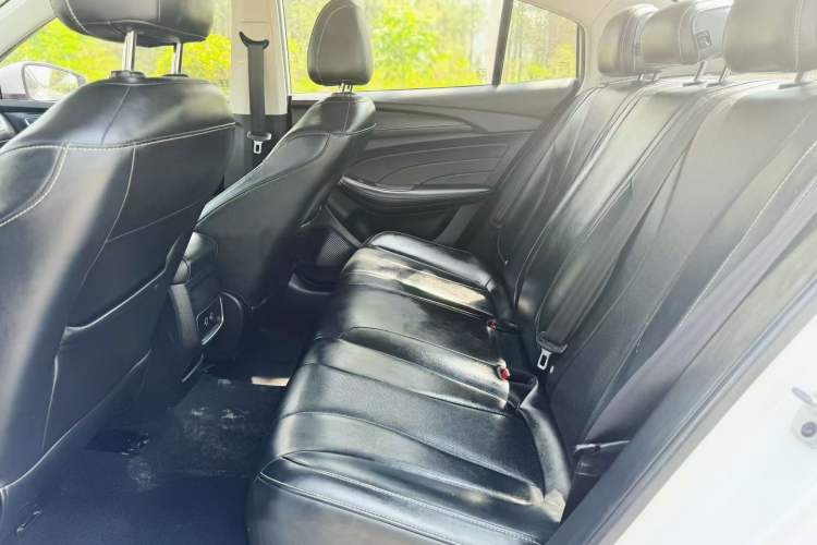 Used Roewe i5 2020 1.5L Automatic 4G Connect Luxury Flagship Edition
