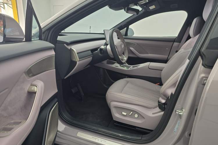 Used ONVO L60 2024 60 kWh Rear-Drive Version
