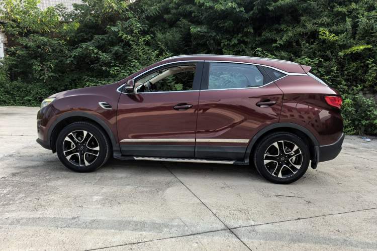 Used Soueast DX7 2015 1.5T Manual Luxury Model
