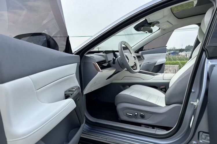 Used  eπ007 2024 Pure Electric 540 All-Wheel Drive Max Edition
