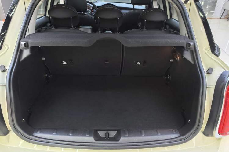 Used  MINI 2016 1.2T ONE Pioneer Edition Five-Door Version
