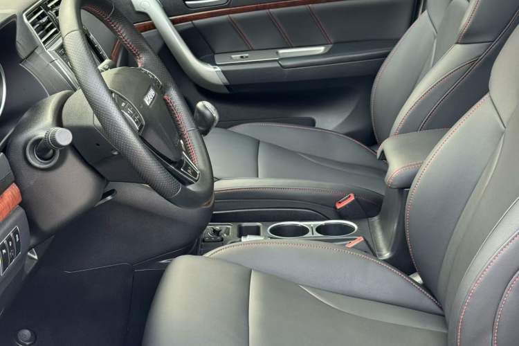 Used Haval H6 2015 Revised Version Sport Edition 1.5T Manual Transmission Two-Wheel Drive Elite Grade
