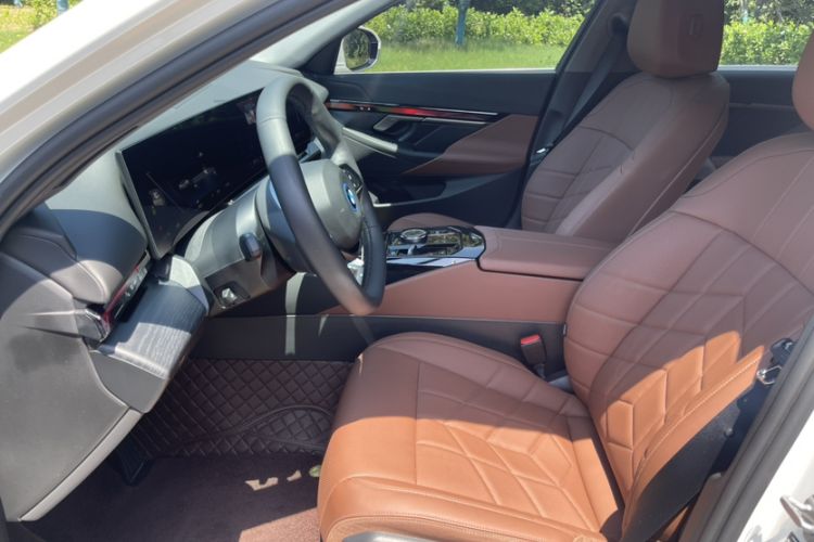 Used BMW i5 2024 eDrive 35L Luxury Package