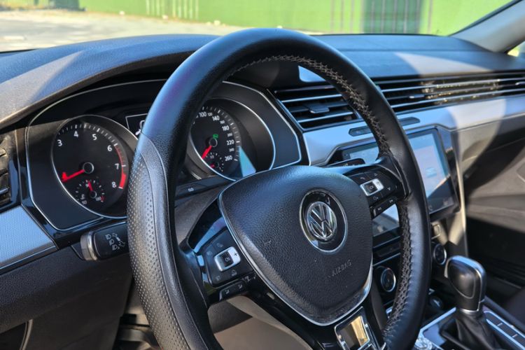 Used Volkswagen Magotan 2018 330TSI DSG Advanced Model
