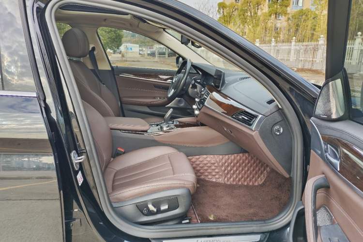 Used BMW 5 Series 2019 525Li Luxury Package
