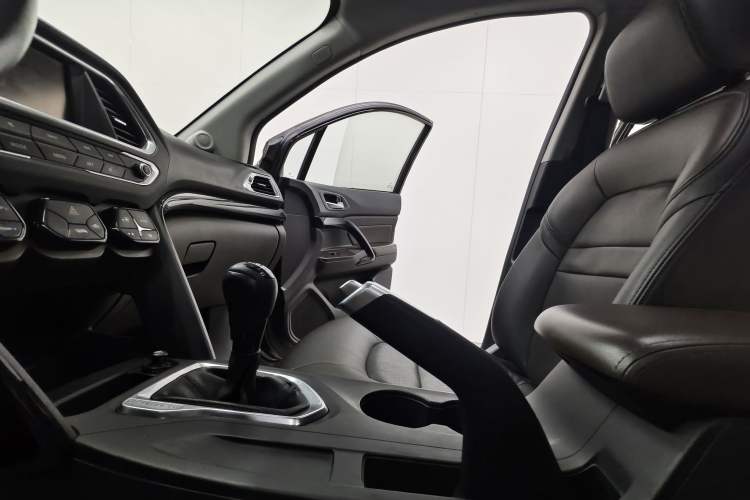 Used GAC Trumpchi GS4 2017 235T Manual Two-Wheel Drive Luxury Edition
