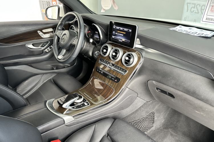 Used Mercedes-Benz GLC 2016 GLC 260 4MATIC Luxury Model