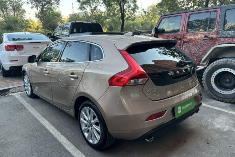 Used Volvo V40 2015 1.6T Zhiya Edition