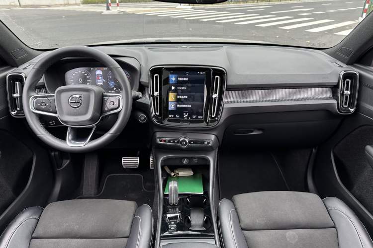 Used Volvo XC40 2022 T4 Four-Wheel Drive Smart & Dynamic Sport Edition