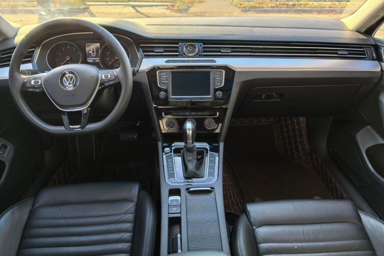 Used Volkswagen Magotan 2017 330TSI DSG Leading Model
