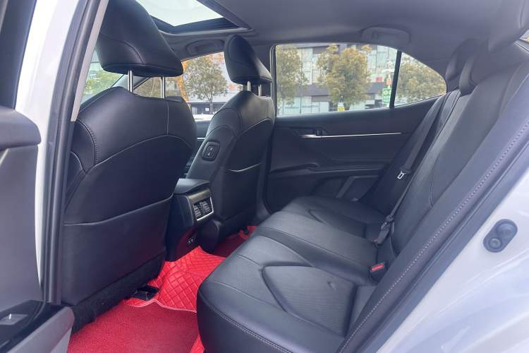 Used Toyota Camry 2021 2.0G Luxury Edition
