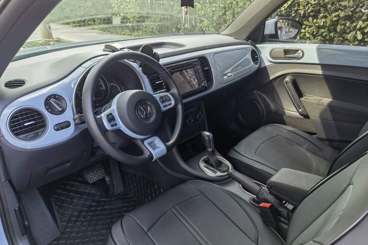 Used Volkswagen Beetle 2015 180TSI model
