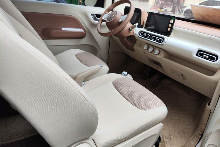 Used Wuling Hongguang MINIEV 2024 3rd Generation 215km Advanced Version
