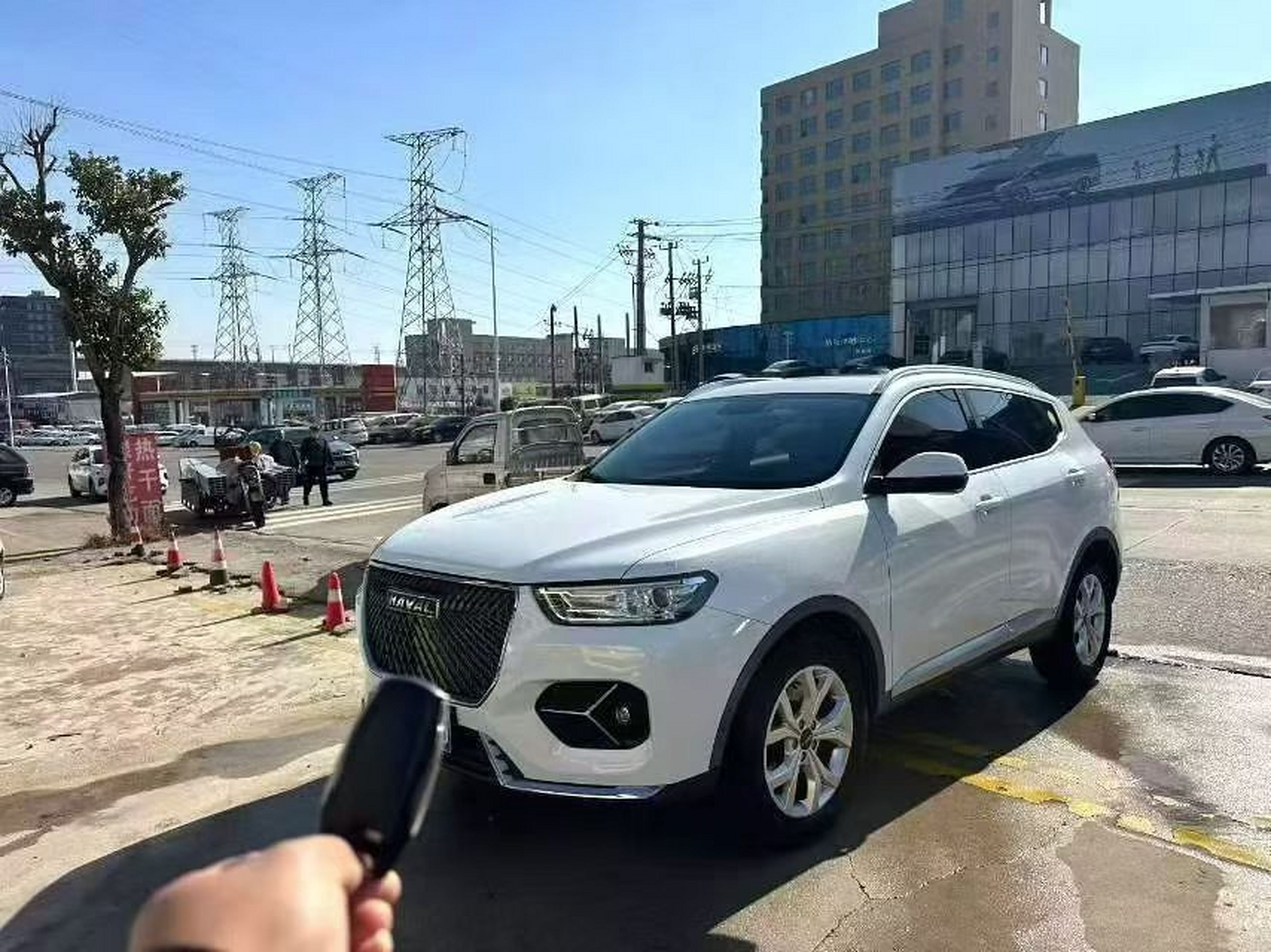 Под передней частью автомобиля