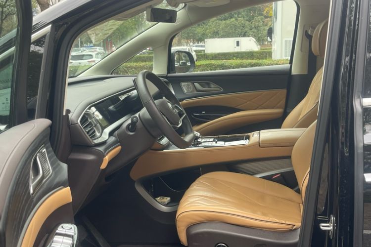 Used Denza D9 2024 DM-i 980 Four-Wheel Drive Flagship Model
