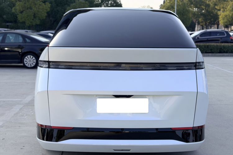 Used XPeng X9 2024 702 Ultra-Long Range Max
