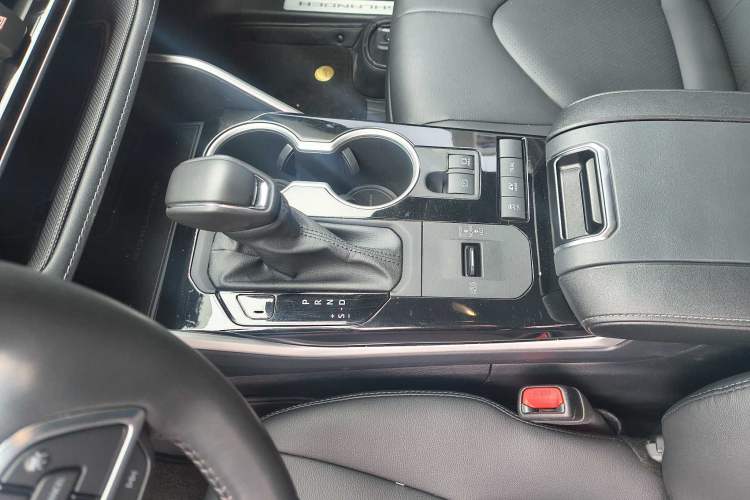 Used Toyota Highlander 2023 2.5L Smart Electric Hybrid Dual-Motor All-Wheel-Drive Luxury 7-Seater