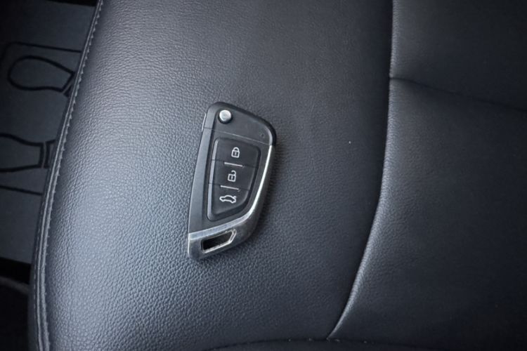 Used Roewe 360 2015 1.5L manual luxury edition
