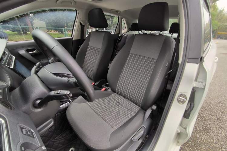 Used Volkswagen Polo 2016 1.6L Automatic Comfort Model
