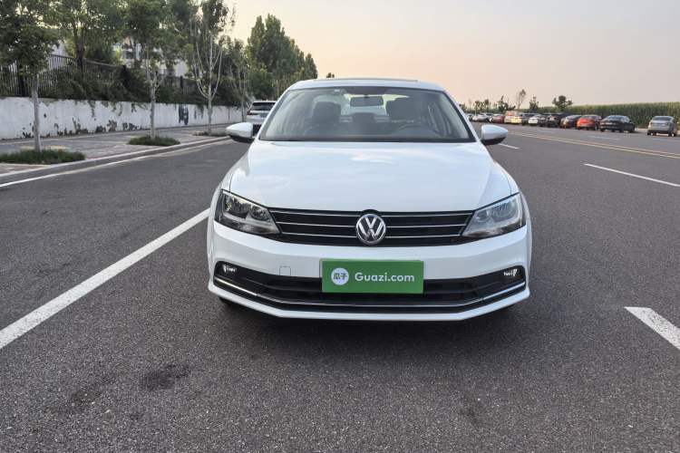 Used Volkswagen Sagitar 2015 1.6L Automatic Comfort Model
