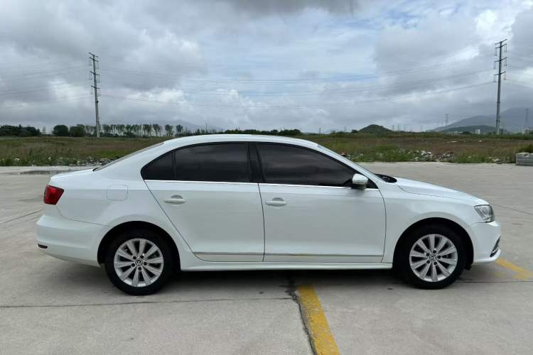 Used Volkswagen Sagitar 2016 230TSI 25th Anniversary Edition
