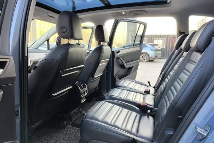 Used Volkswagen Touran 2018 Volkswagen Touran L 280TSI DSG Comfort Edition 7-seater