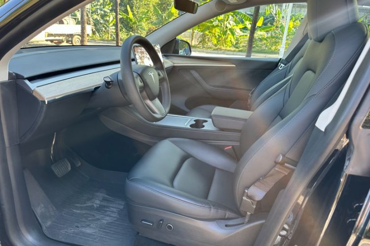 Used Tesla Model Y 2023 Long-Range All-Wheel-Drive Version