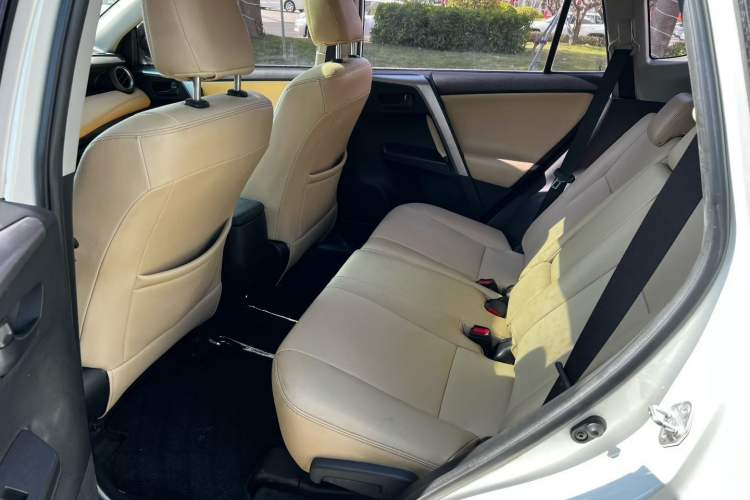 Used Toyota RAV4 2016 2.0L CVT Two-Wheel Drive Fashion Edition China V Standard