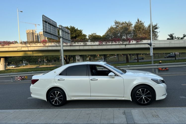 Used Toyota Crown 2018 2.0T Fashion Edition
