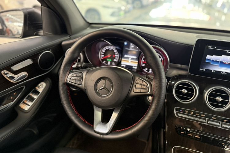 Used Mercedes-Benz GLC 2018 Facelift GLC 260 4MATIC Luxury Edition
