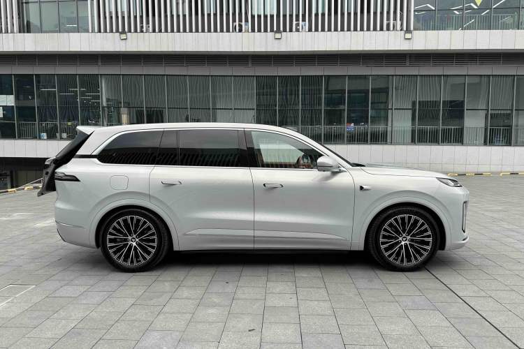 Used  S09 2025 Four-Wheel Drive Ultra+ Custom Edition
