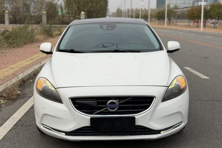 Used Volvo V40 2014 2.0T Zhiya Edition
