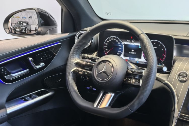 Used Mercedes-Benz GLC 2023 Facelift GLC 260 L 4MATIC Luxury Version 5 Seats