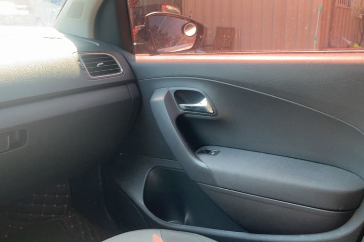 Used Volkswagen Polo 2016 1.6L Automatic Comfort Model
