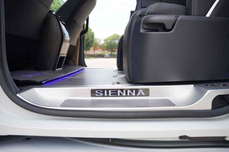 Used Toyota Sienna 2024 2.5L Hybrid Ultimate Edition
