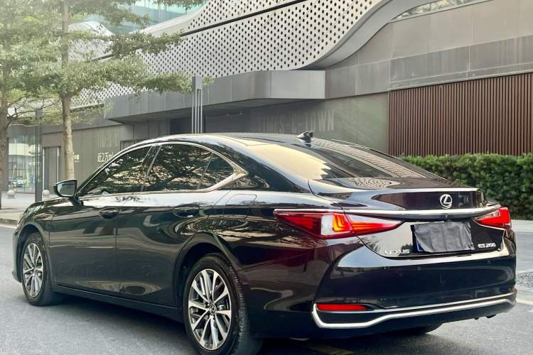 Used Lexus ES 2023 200 Excellence Edition
