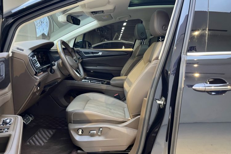 Used Volkswagen Viloran 2023 380TSI Luxury Edition
